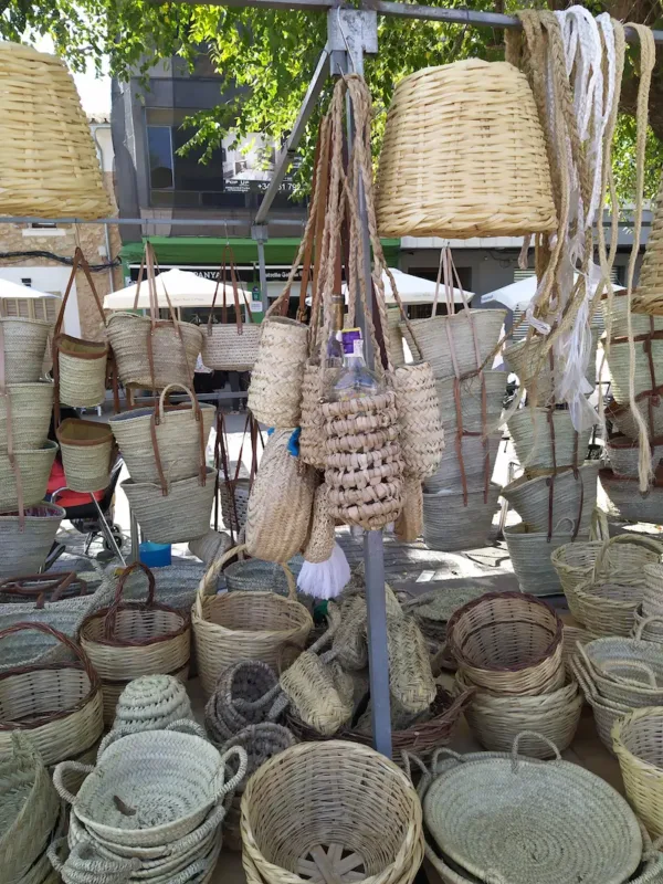 Cestas de palmito - artesanía mercados en mallorca